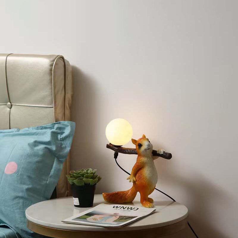 TwinkleTwig | Nature-Inspired Squirrel & Trunk Design Table Lamp