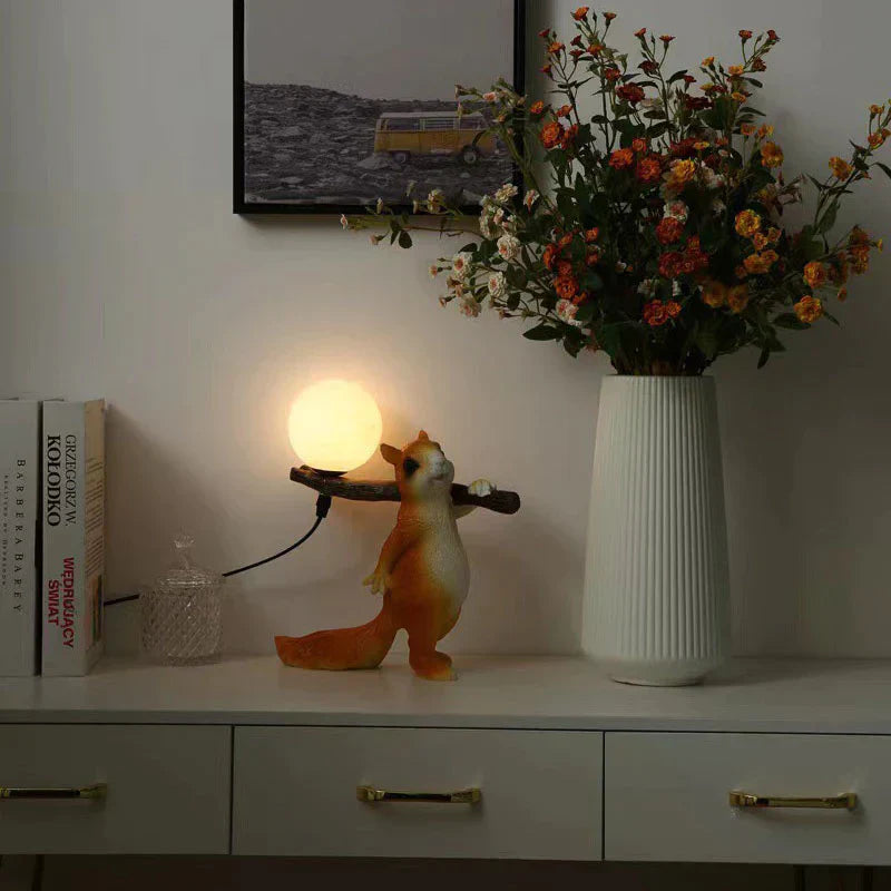 TwinkleTwig | Nature-Inspired Squirrel & Trunk Design Table Lamp