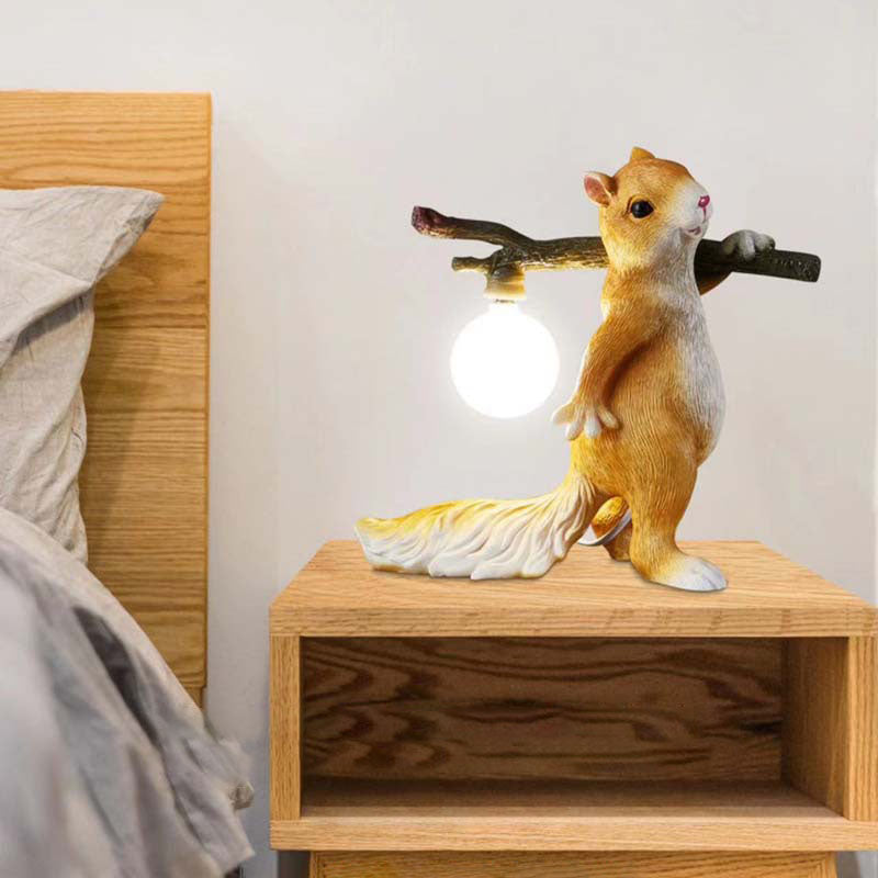TwinkleTwig | Nature-Inspired Squirrel & Trunk Design Table Lamp