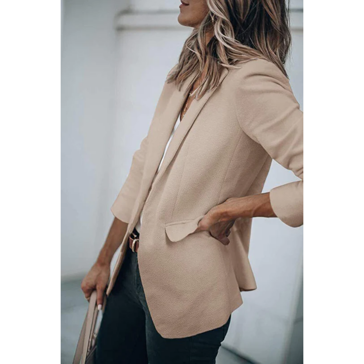 https://cdn.shopify.com/s/files/1/0811/8285/1414/files/Blazervoordames_6b893336-5856-479e-af4d-7a08addc9bf1.png?v=1736257667