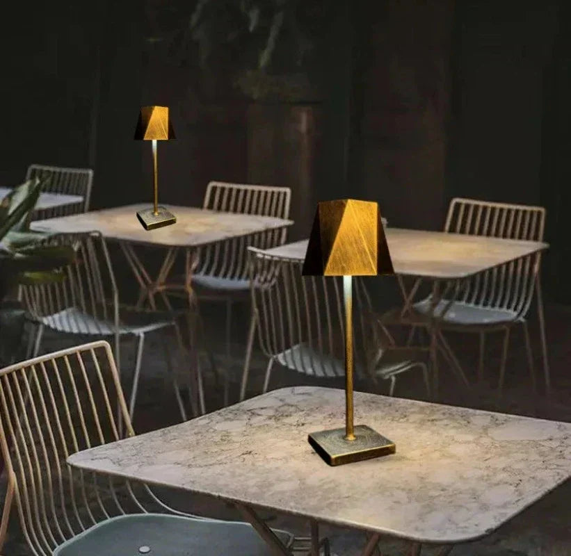 BrightEase | Lightweight Cordless Desk Lamp1