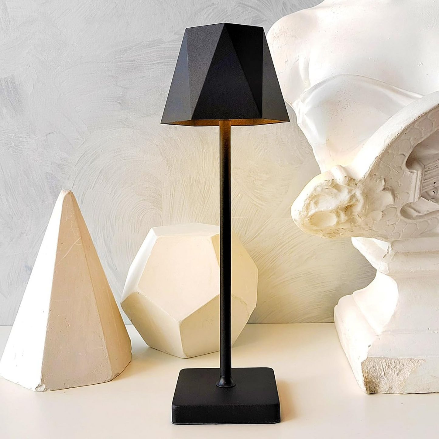BrightEase | Lightweight Cordless Desk Lamp3