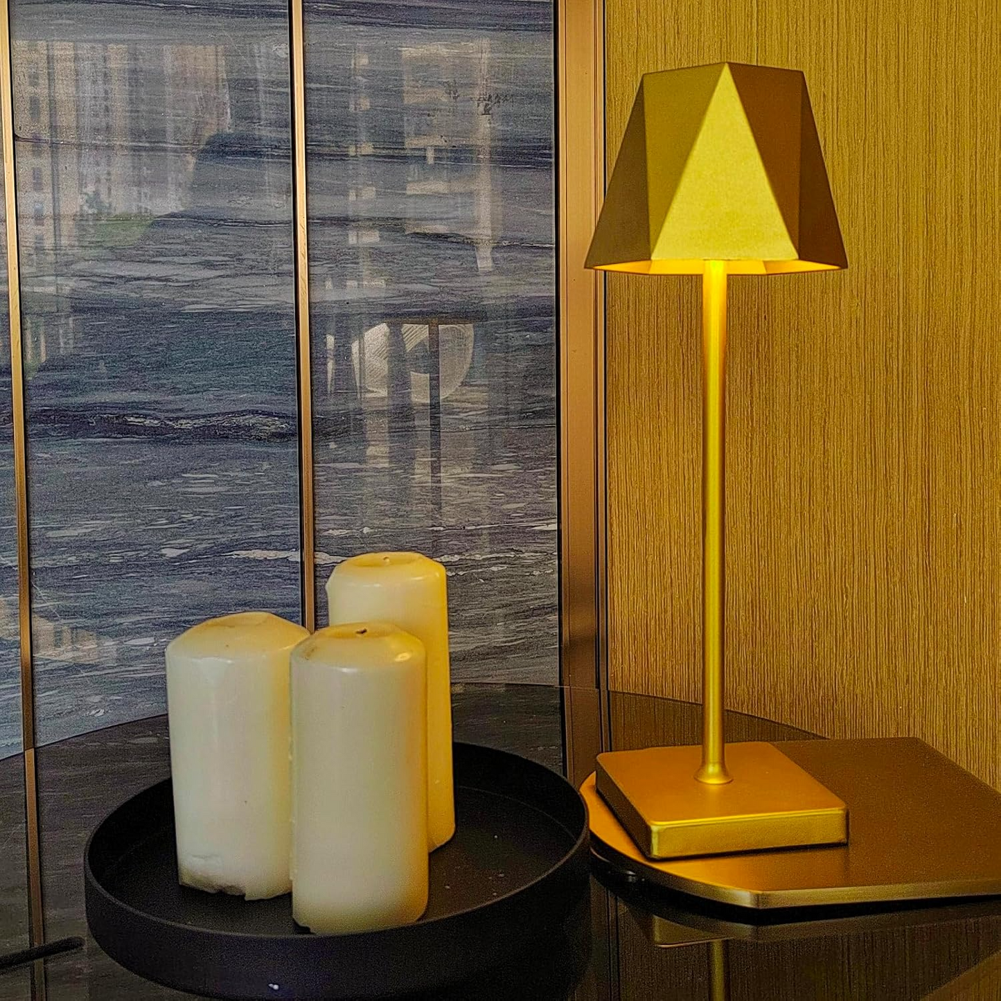 BrightEase | Lightweight Cordless Desk Lamp4