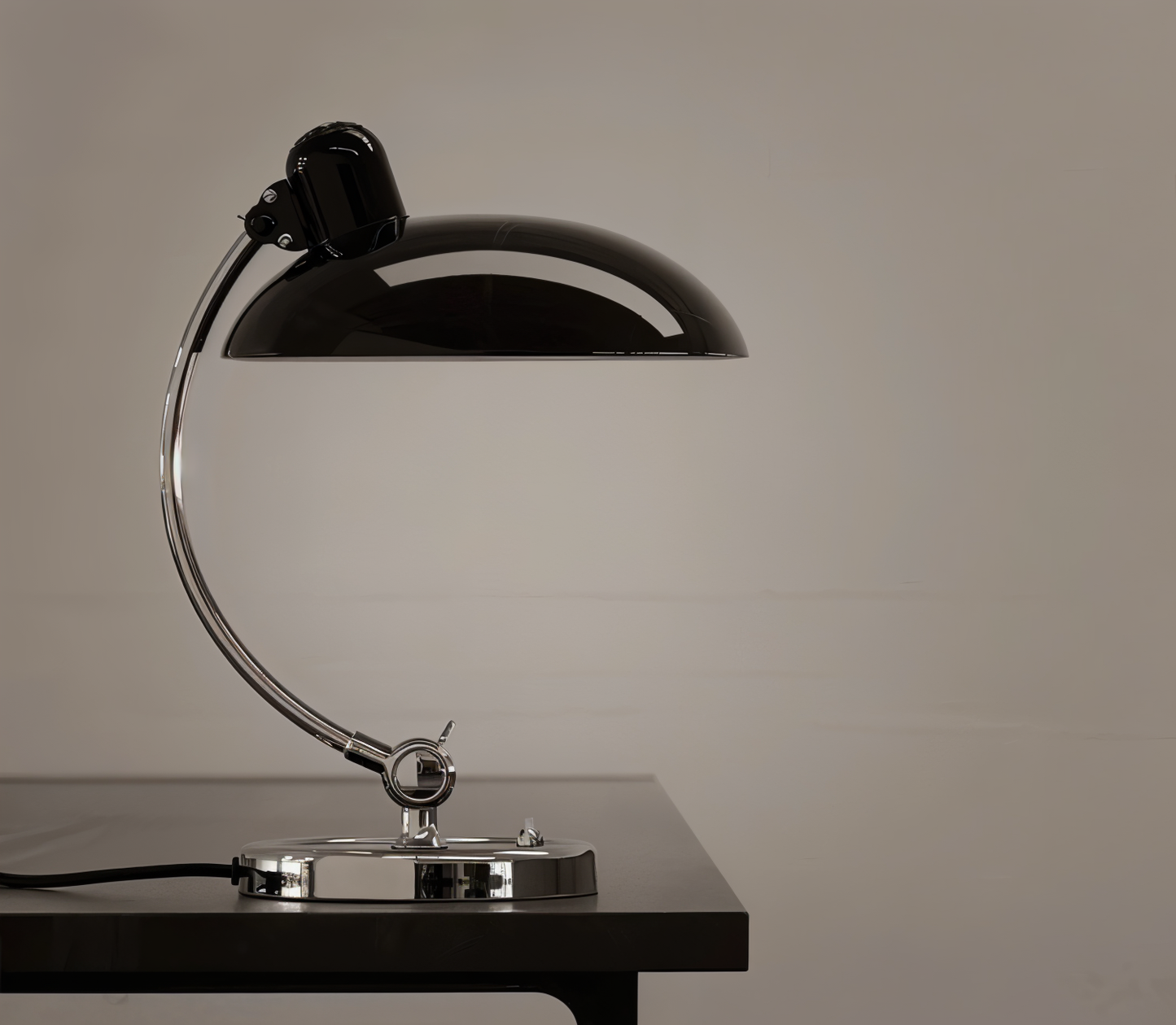 GlowVirella | Adjustable Vintage Desk Lamp Made of Iron