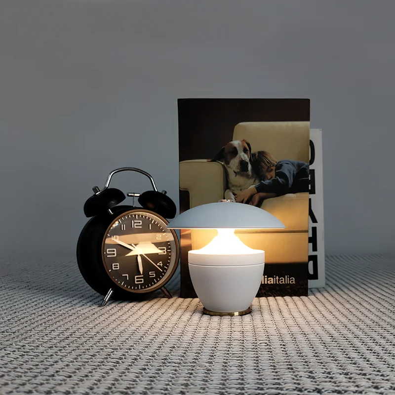 AuraCap | Sleek Table Lamp