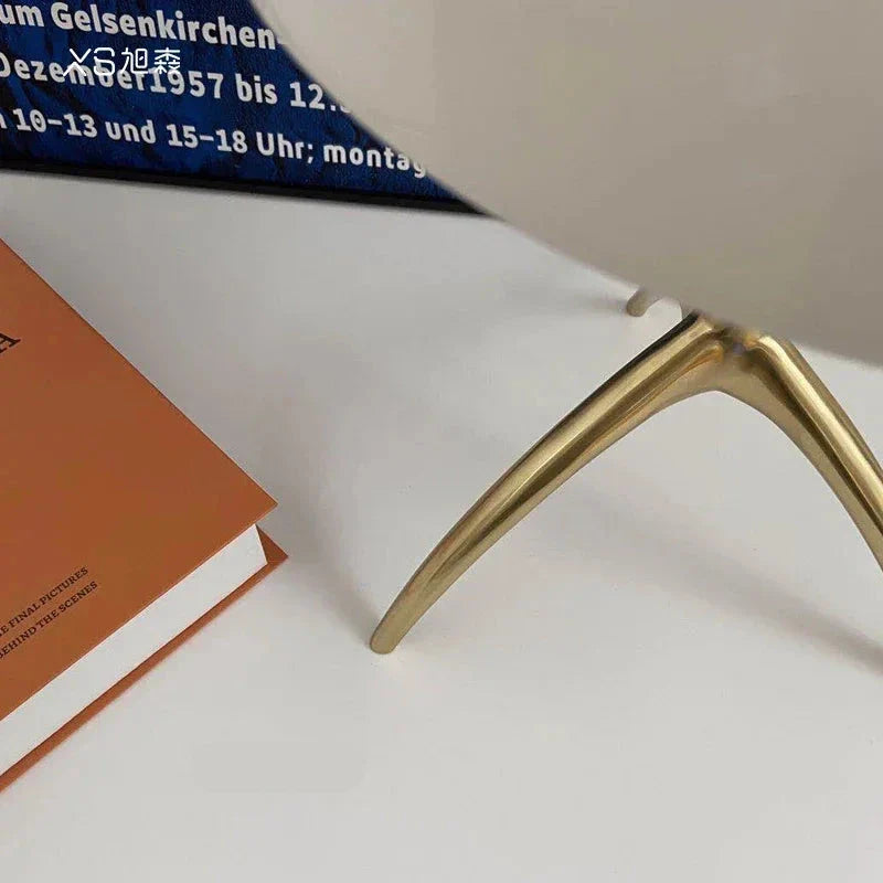 TripodLuxe | Modern table lamp with elegant tripod base