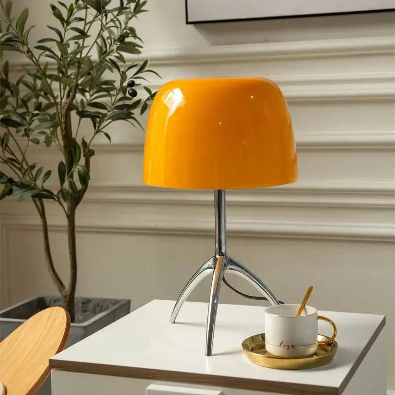 TripodLuxe | Modern table lamp with elegant tripod base