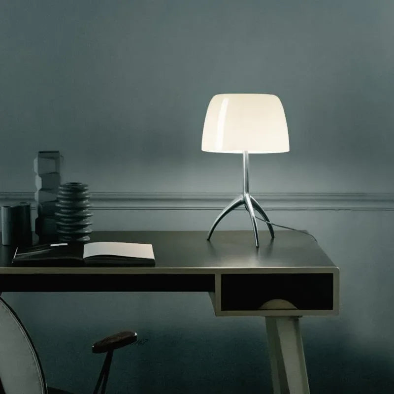 TripodLuxe | Modern table lamp with elegant tripod base
