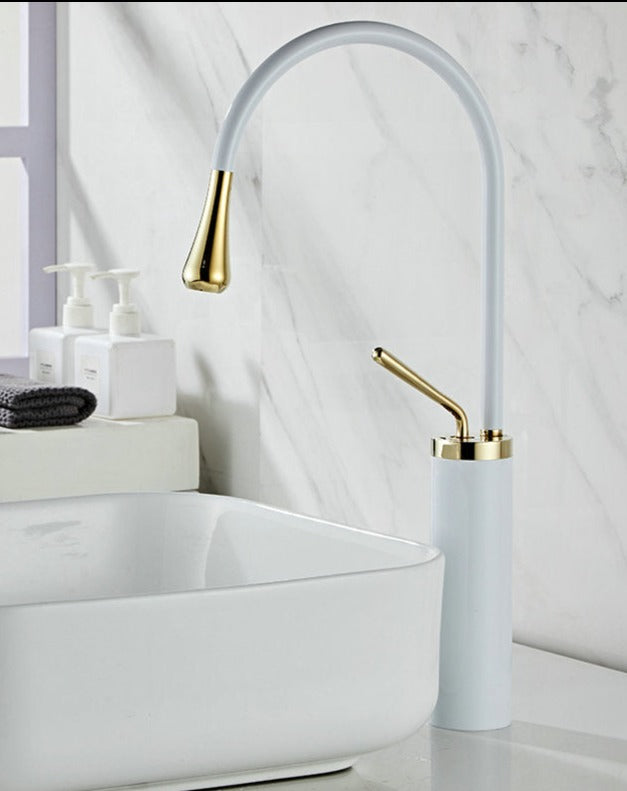 StreamSwirl | Elegant Rotating Faucet