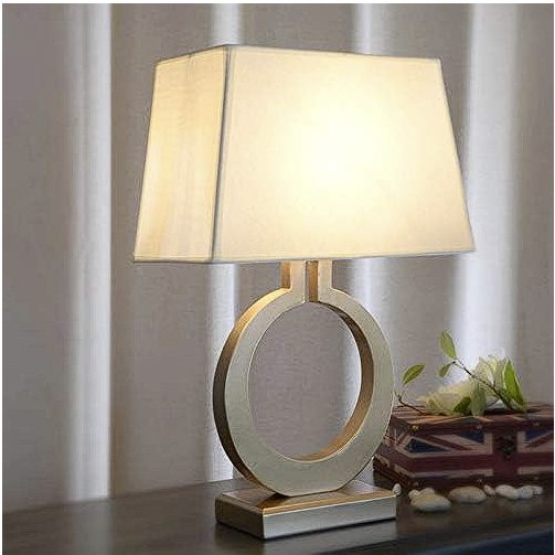 GleamRing | Chic Modern Table Lamp