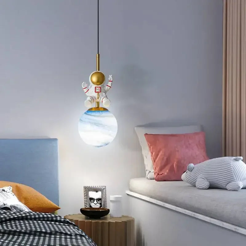 StarDreamer | Enchanting Astronaut Lamp1