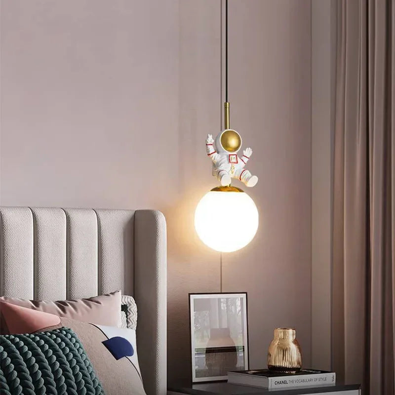 StarDreamer | Enchanting Astronaut Lamp2