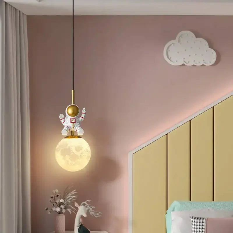 StarDreamer | Enchanting Astronaut Lamp3