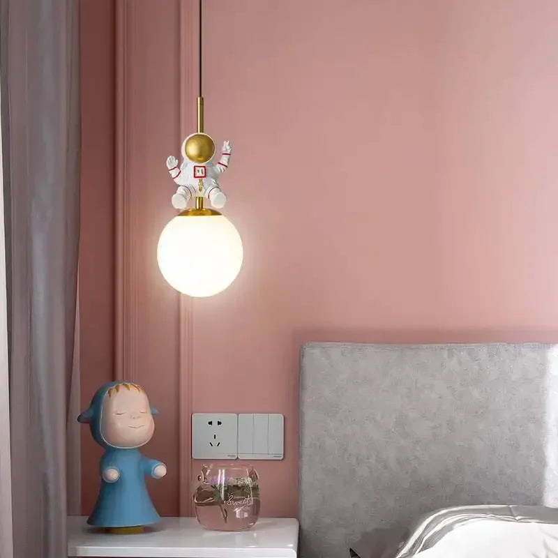 StarDreamer | Enchanting Astronaut Lamp4