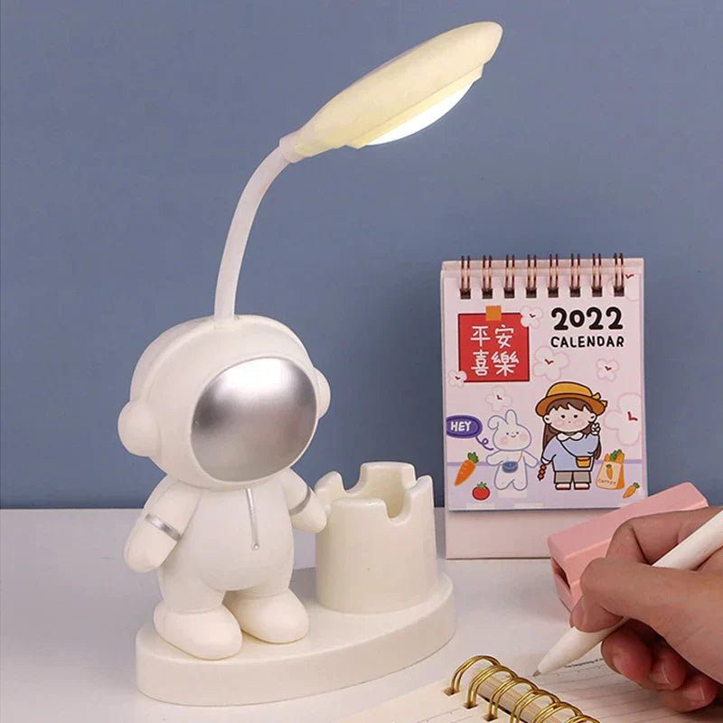 StarVoyager | Creative Astronaut Table Lamp4