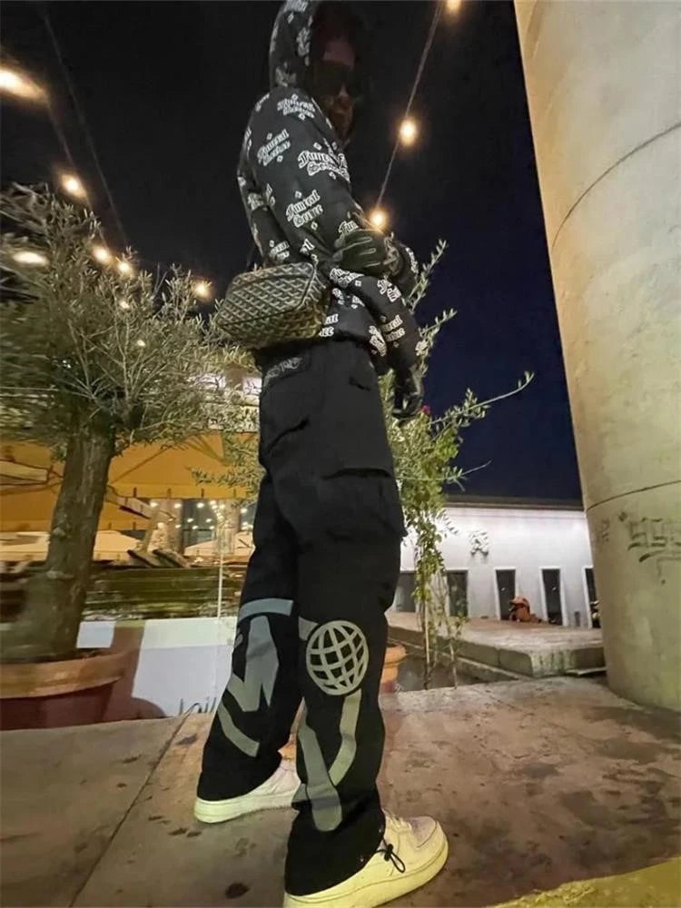 https://cdn.shopify.com/s/files/1/0646/0555/2908/files/Streetwear-Pants-and-Hoodie-Set-Relaxed-Fit-Urban-Style.jpg?v=1745639187