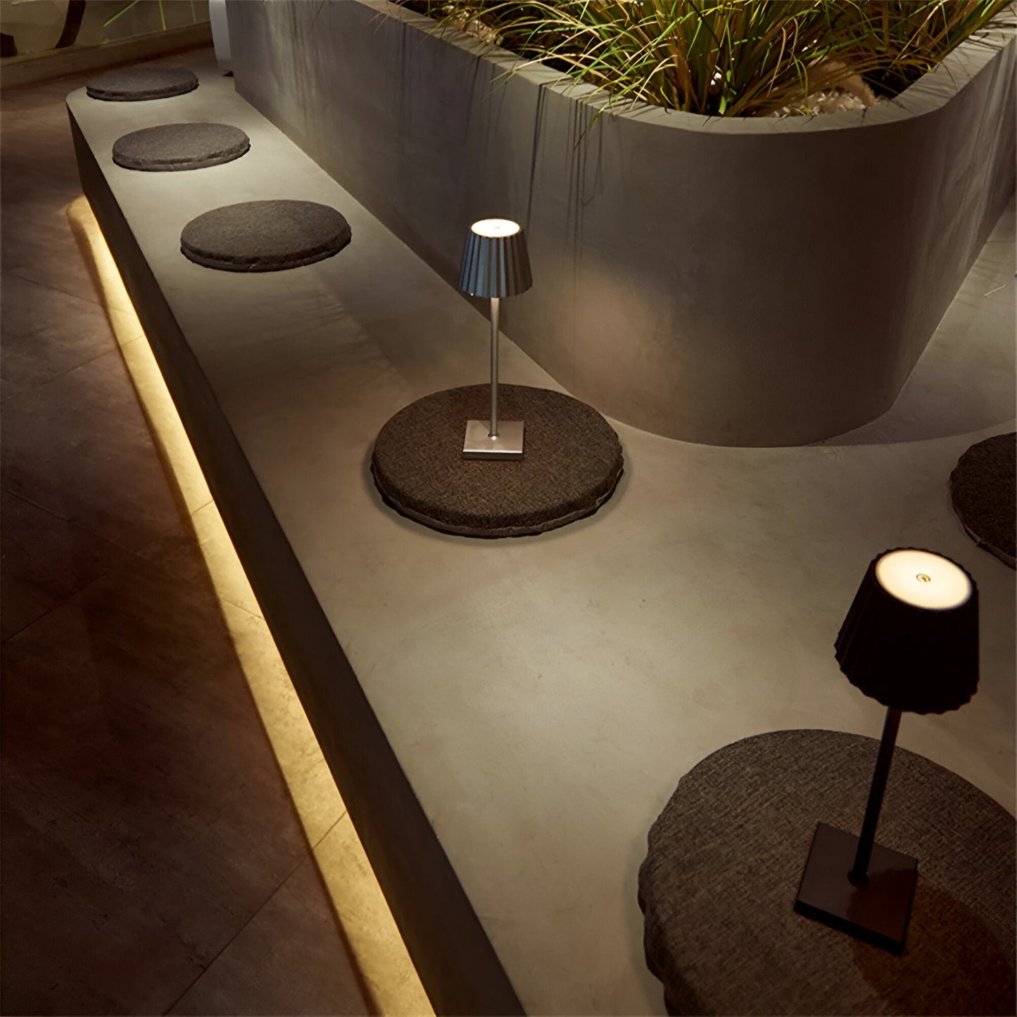ZigzagGlow | Touch Control & Wireless Table Lamp3