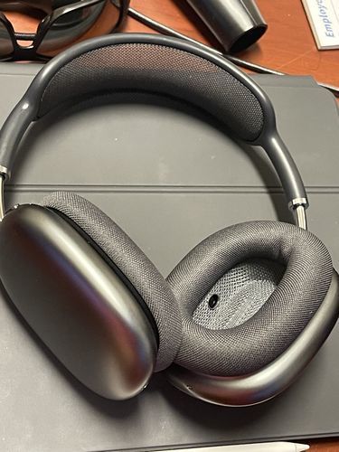 https://cdn.shopify.com/s/files/1/0743/1454/7468/files/audiopod-max-l-lydtaette-hovedtelefoner-cayana-526928.jpg?v=1736248041