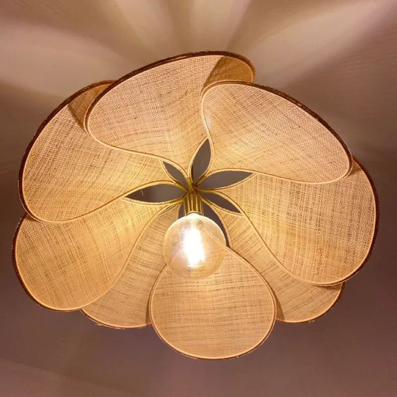 ElegaBloom | Flower Petal Lamp for Modern Living Spaces