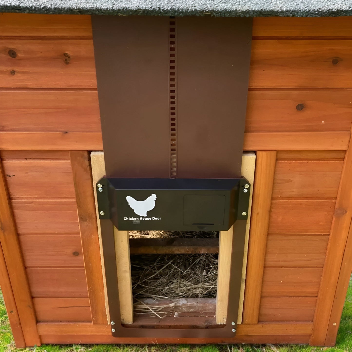 PluimveePro | Automatic Chicken Coop Door