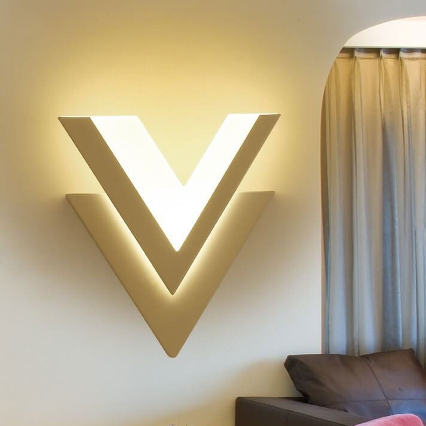 V-Shine | Elegant LED Wall Light
