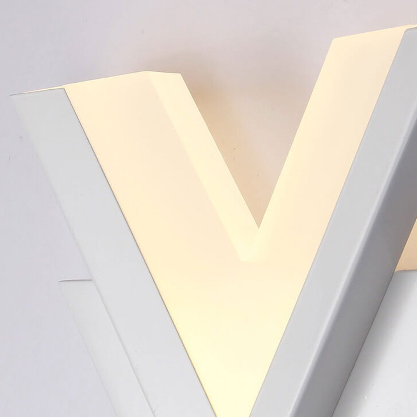 V-Shine | Elegant LED Wall Light