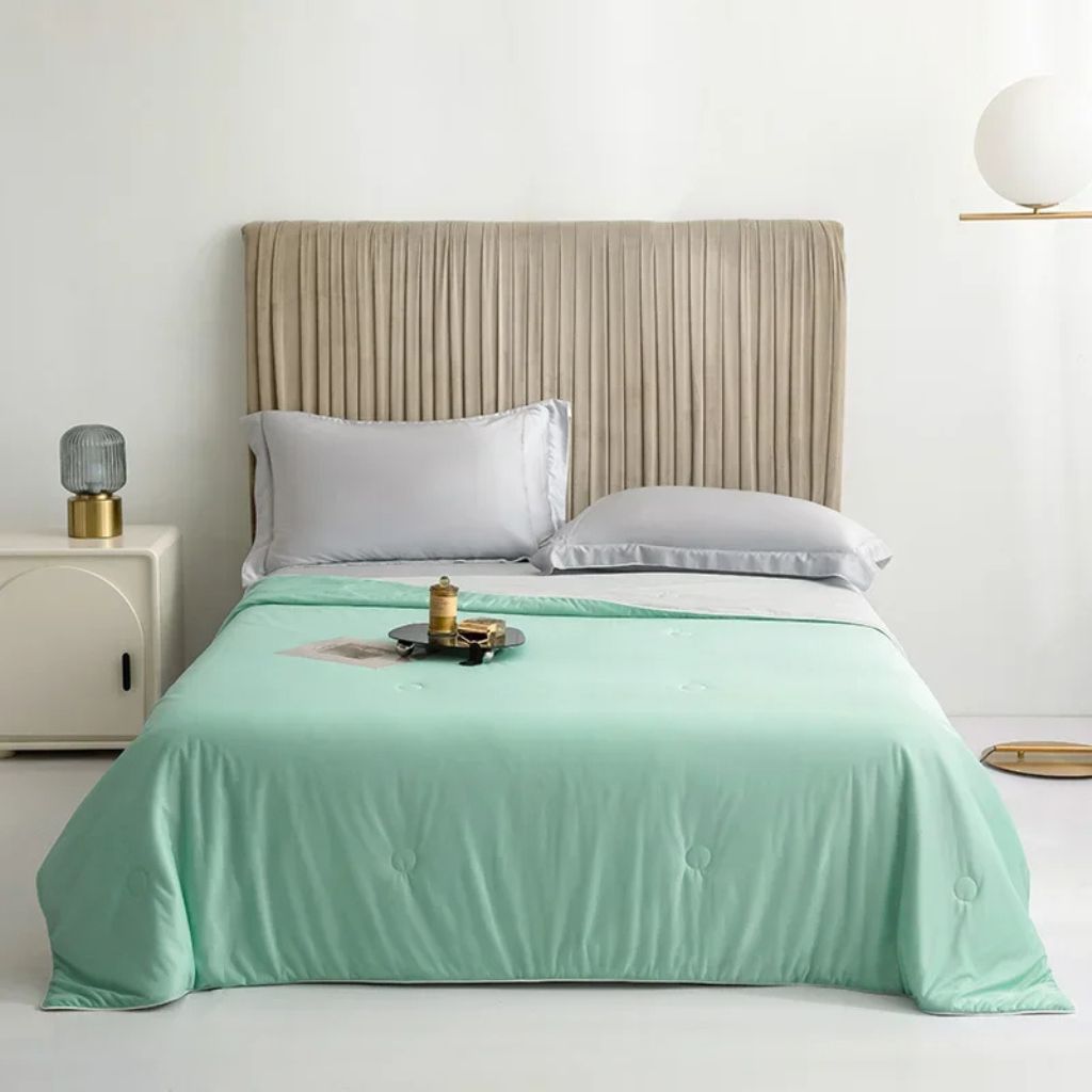 SleepCool | Cooling Blanket for a Good Night's Sleep in Summer