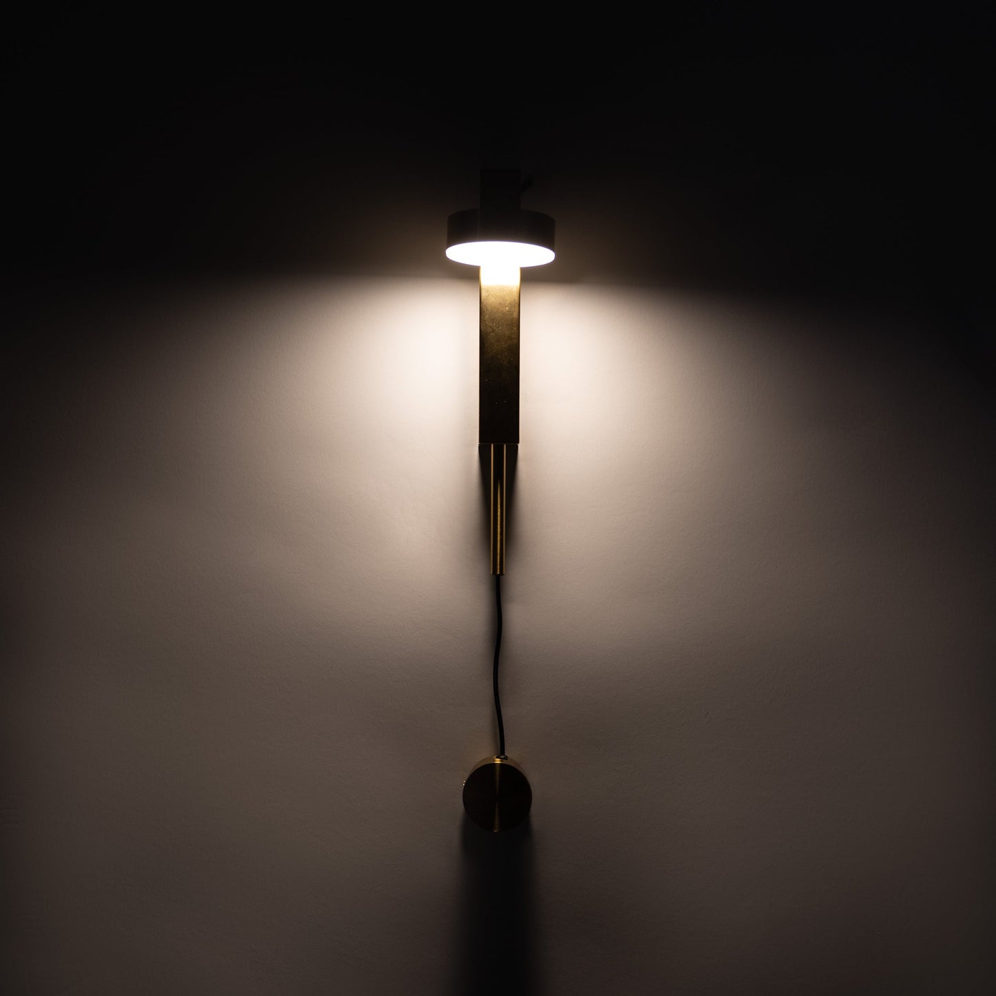 GlamAura | Adjustable Wall Lamp