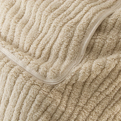 SnugAura | Winter Blanket – Hand-Warmer Pocket for Cosy Nights