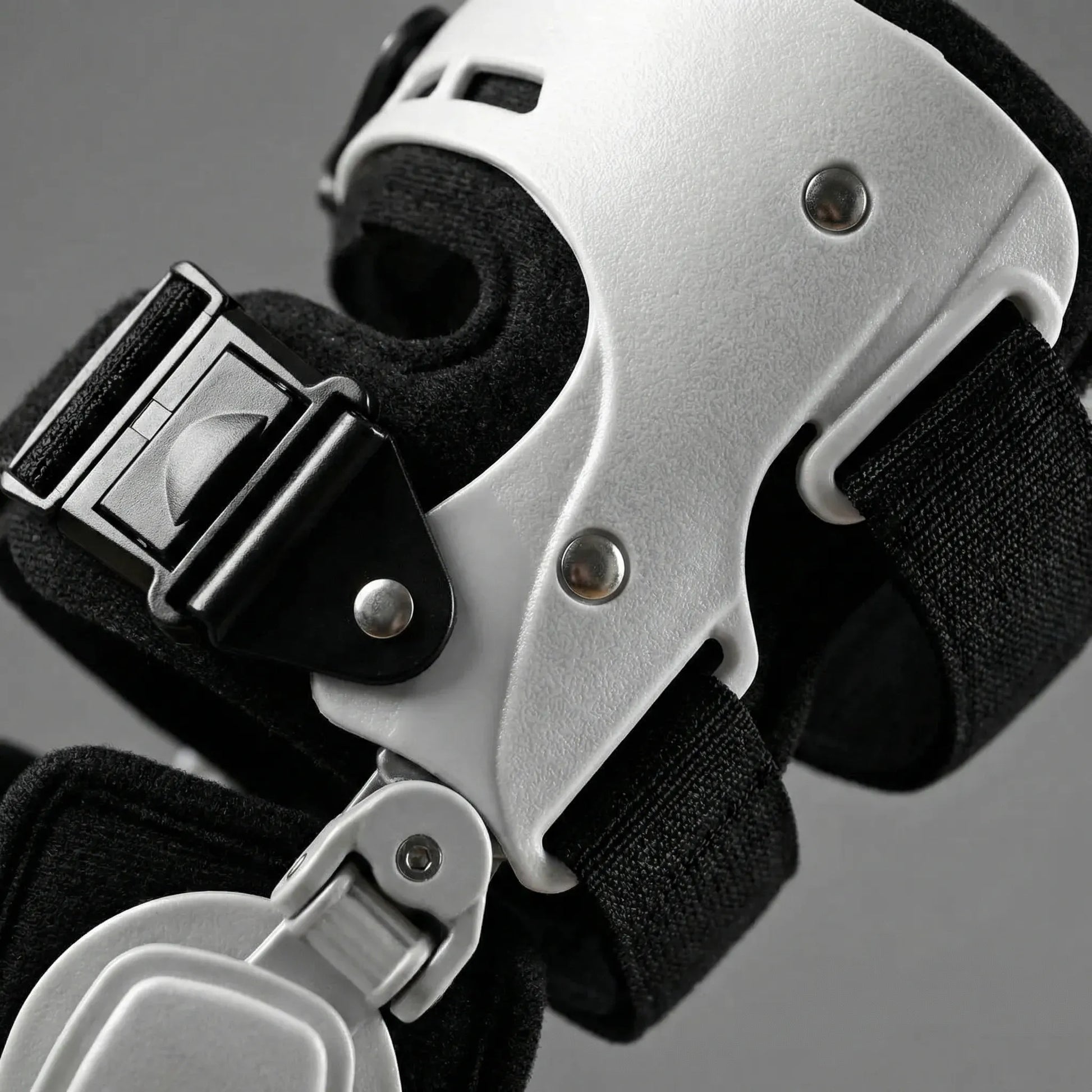 ArthroVance - Adjustable Hinge Knee Brace
