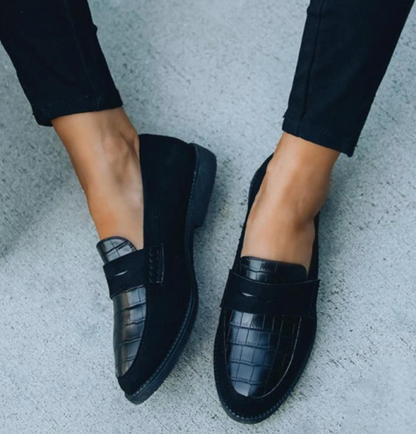 Elegance-Urban - Women's Black Loafers in Luxury Leather for All-Day Comfort-3
