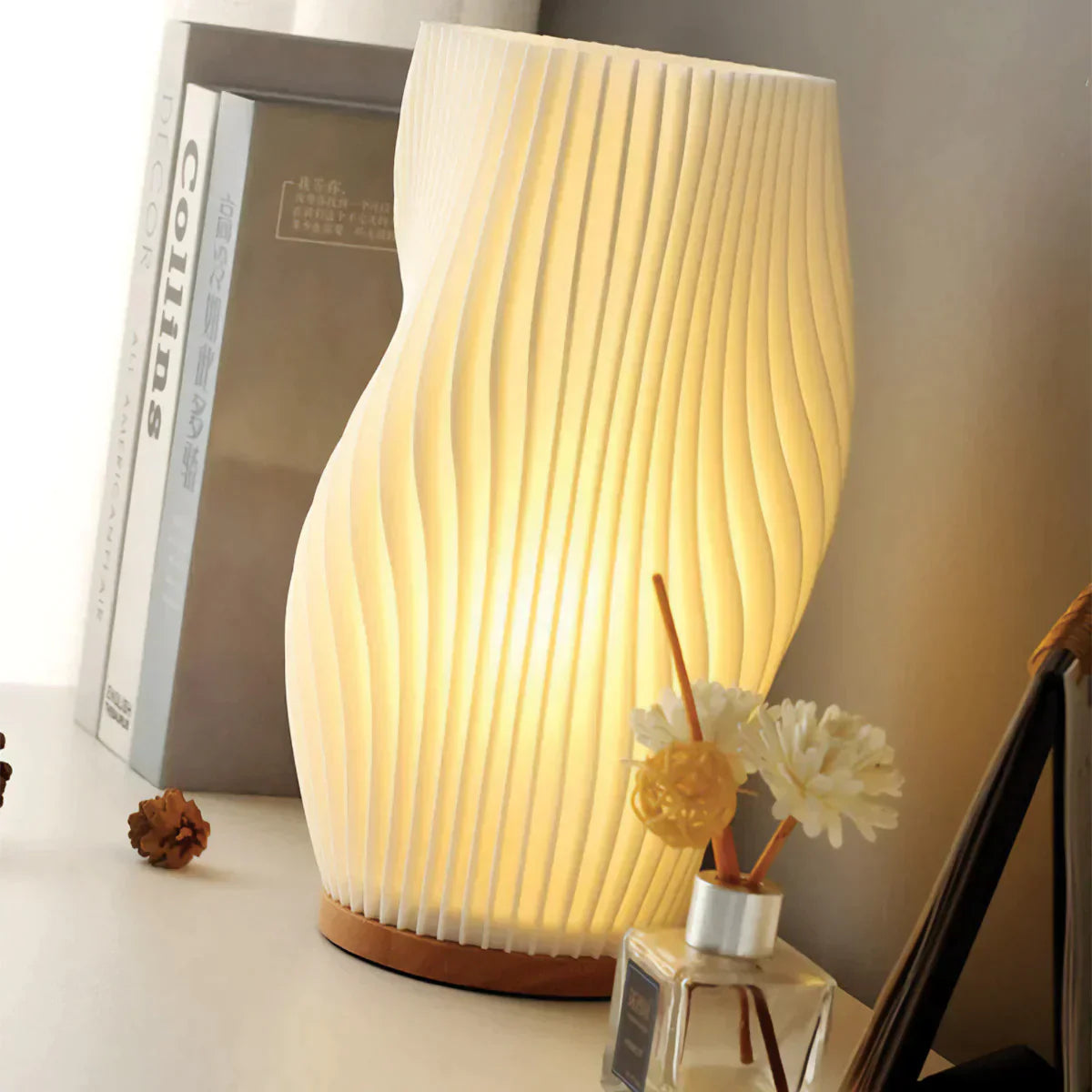 AuraWave | USB Powered & Elegant Wave Design Table Lamp