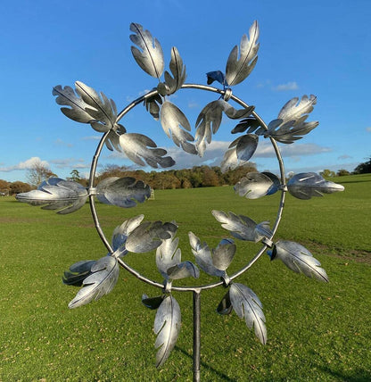 BreezeArt | Silent Garden Decoration with Rotating Leaves