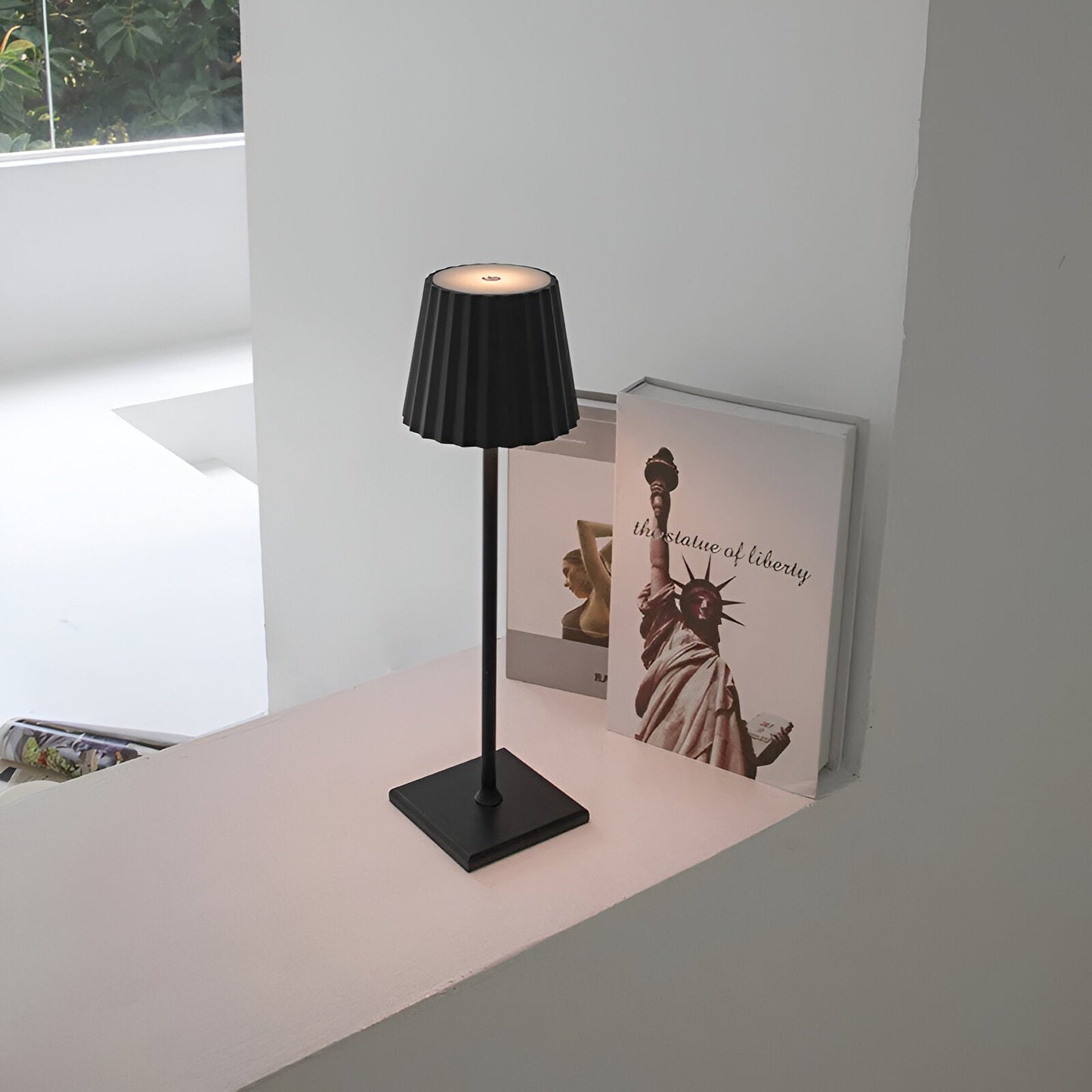 ZigzagGlow | Touch Control & Wireless Table Lamp