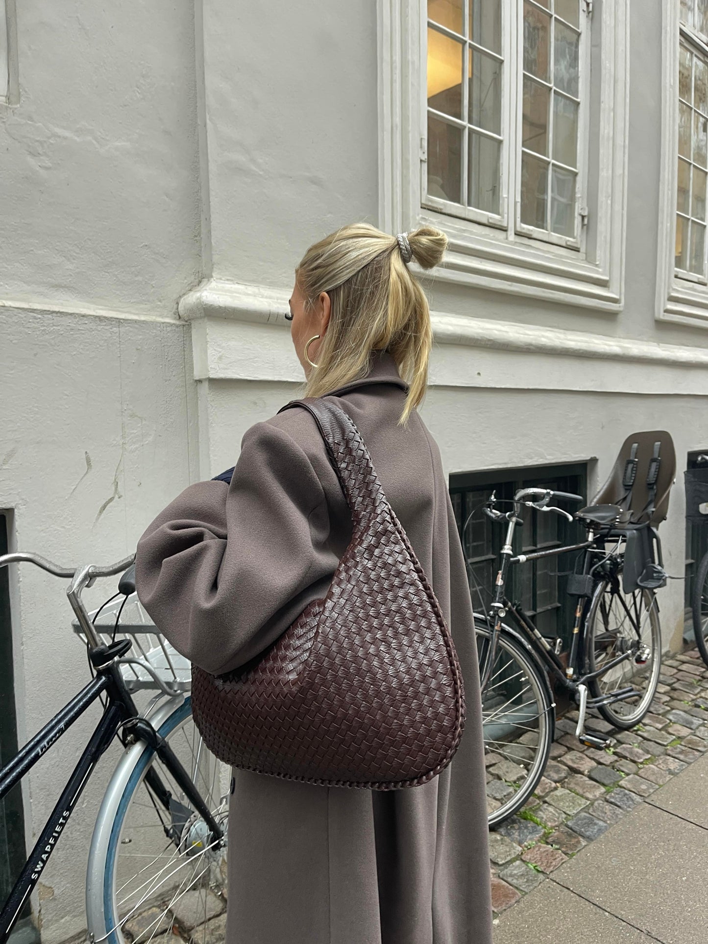 Intrica - Woven Shoulder Bag