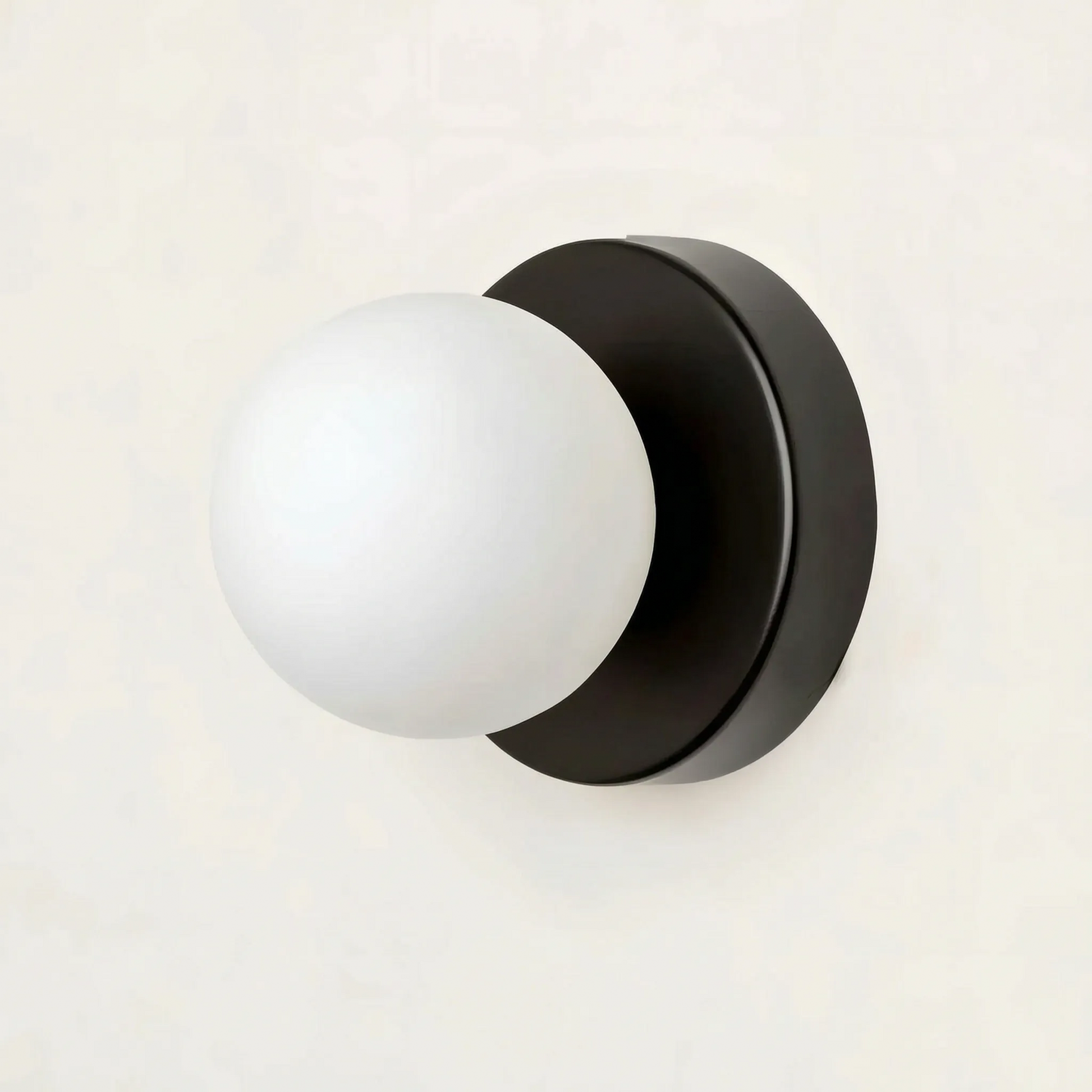 Lumnio - Minimalist Globe Wall Light Sconce