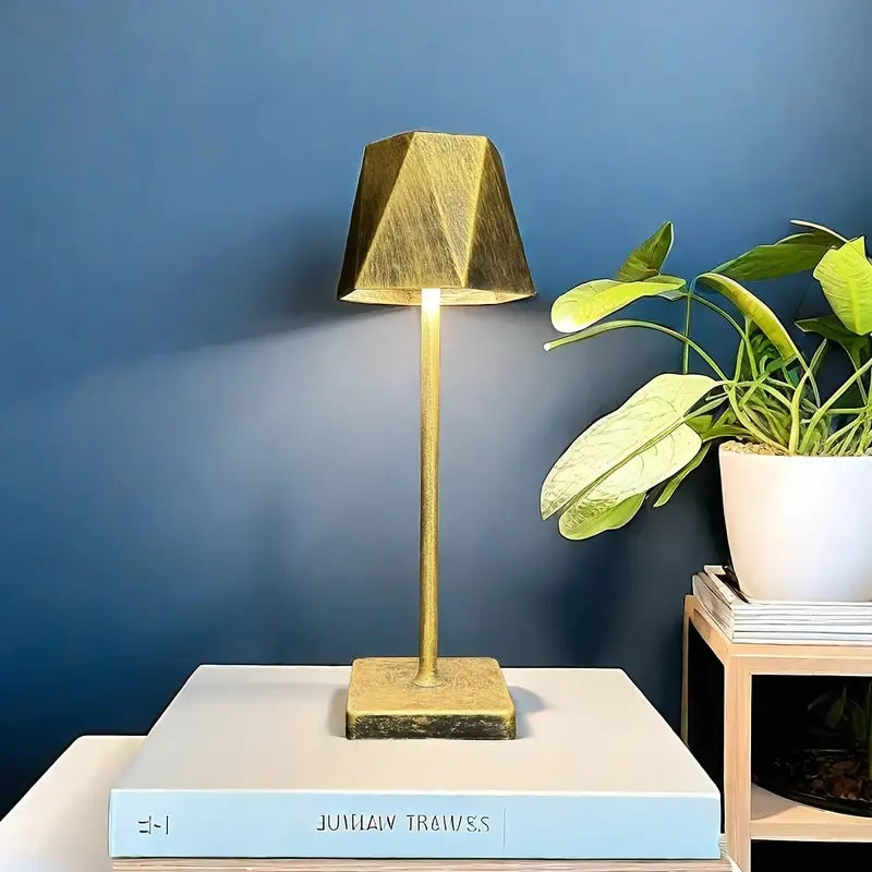 LuxeLumina | Luxury & Minimalist Dimmable Table Lamp3