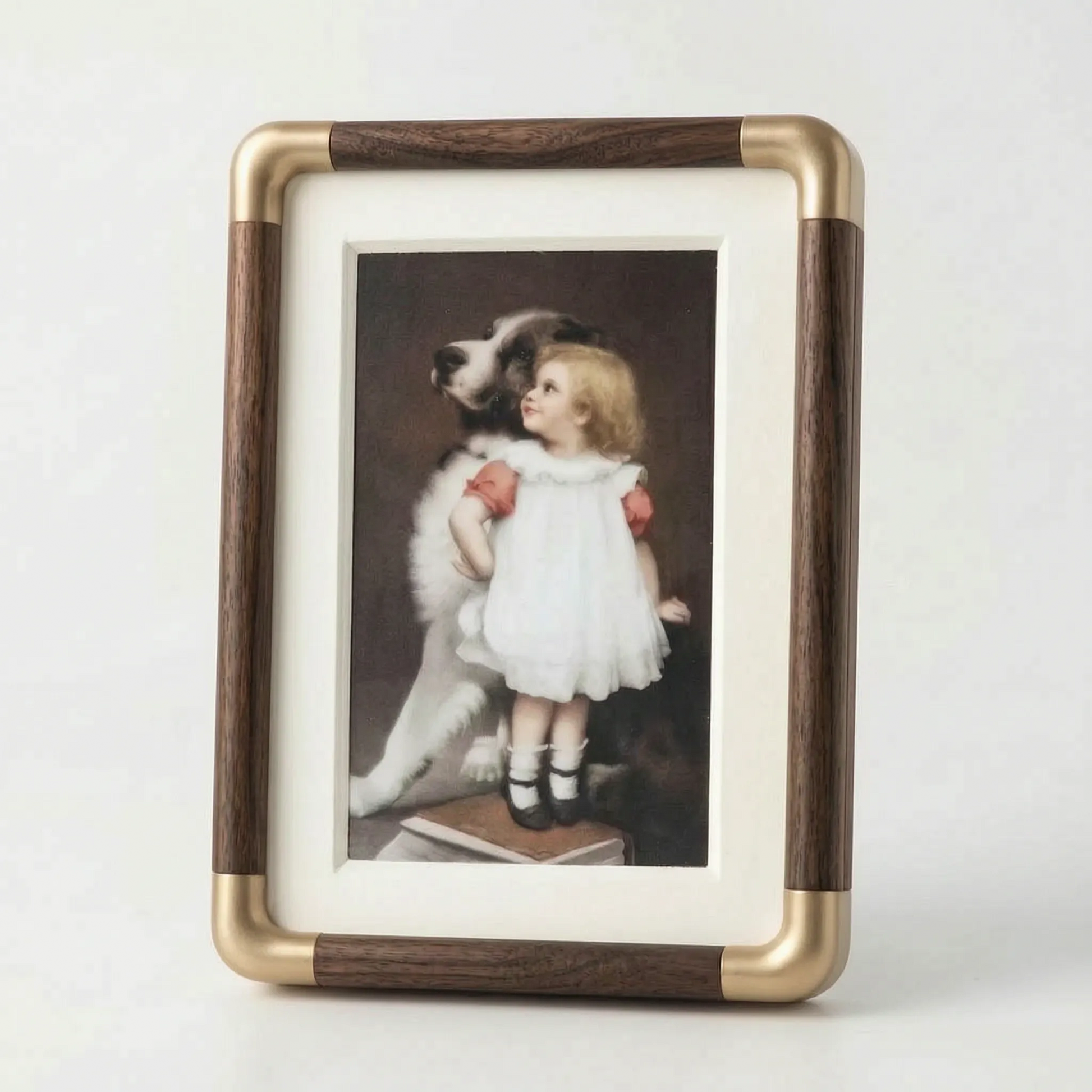 Memoris - Freestanding Vintage Picture Frame