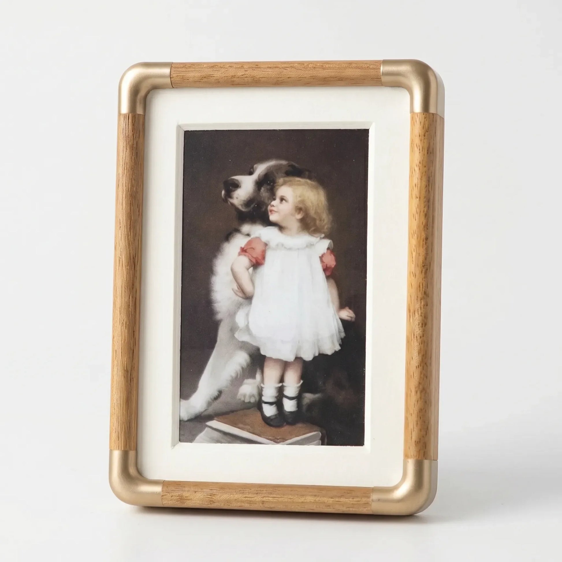 Memoris - Freestanding Vintage Picture Frame