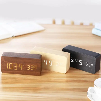 QuietWood | Silent Design Clock made of Wood & Light