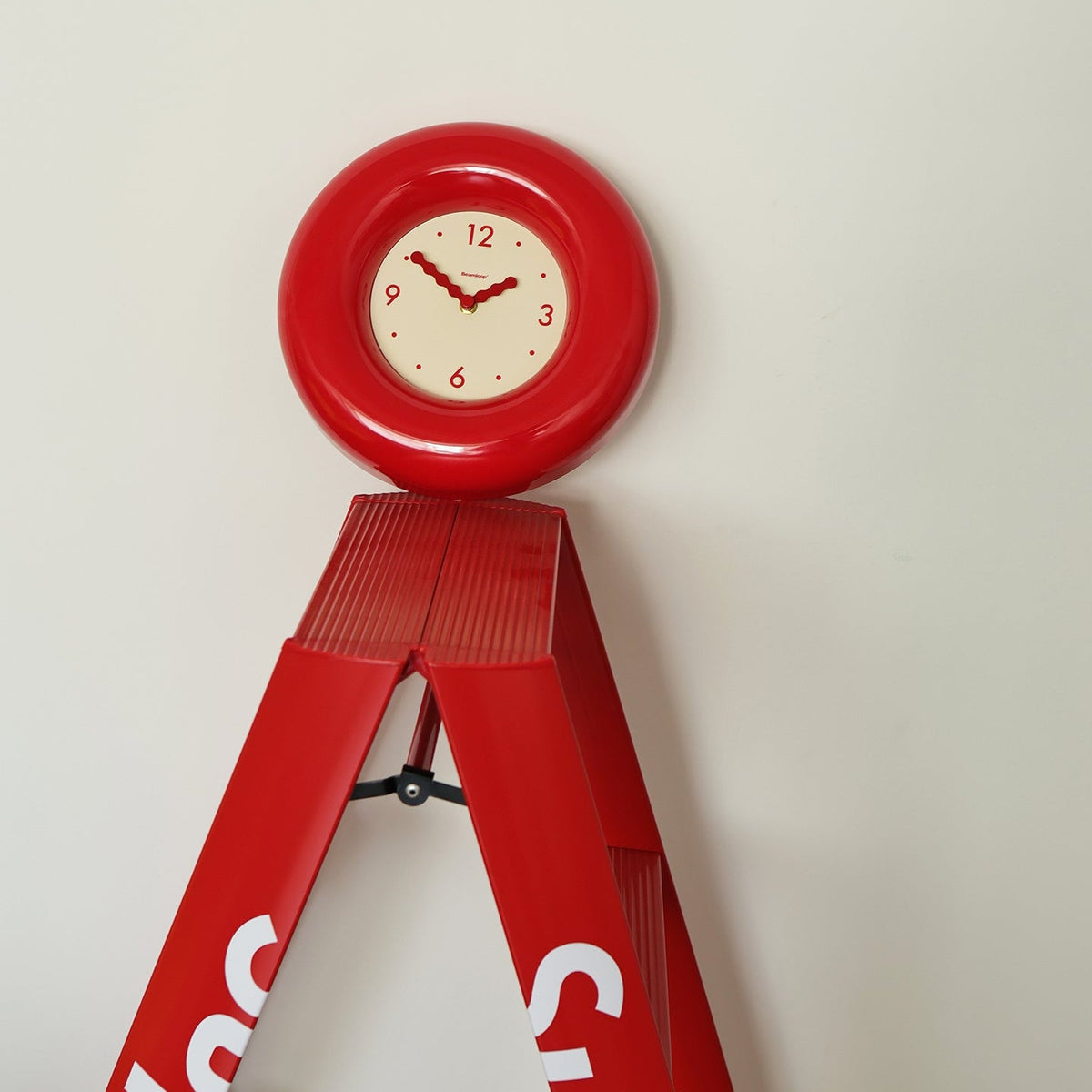 Tovalo - Round Bagel Style Wall Clock