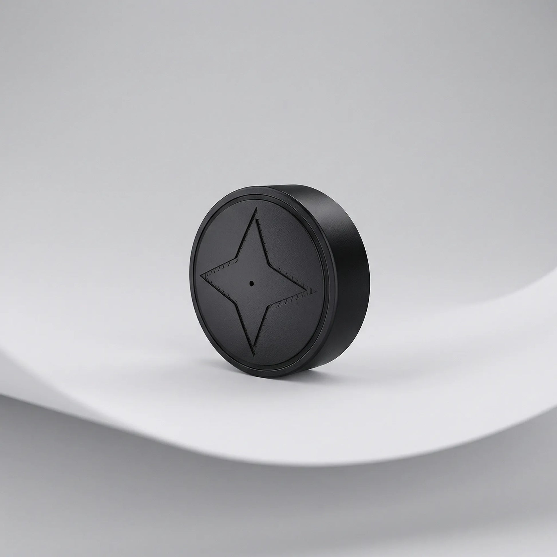 Trackera - Compact Magnetic Tracker Device