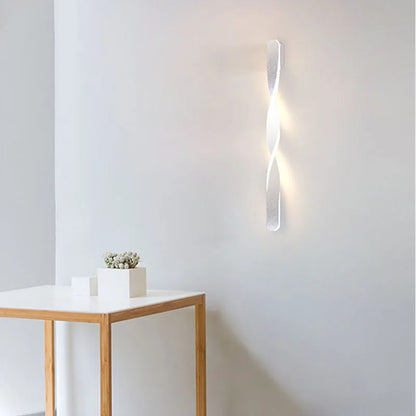 TwistLuxe | Elegant LED Wall Light with a Modern Twist3