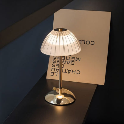 VivaLume | Classic Gold Table Lamp1
