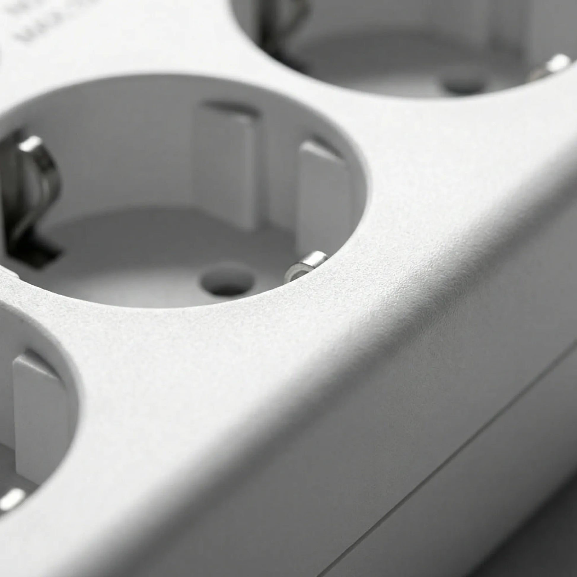 Voltriqia - Compact Multi Outlet Power Strip