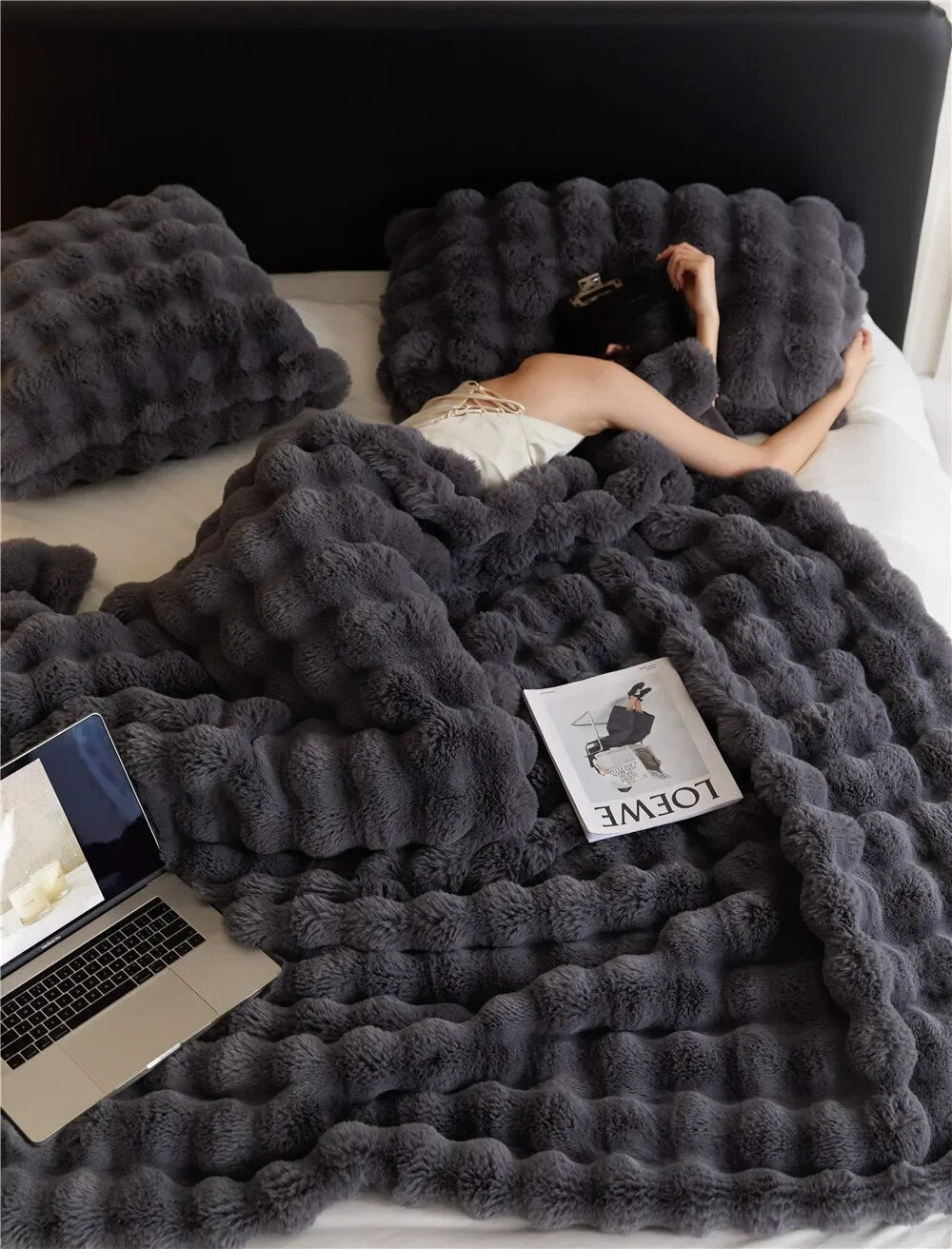 WarmWol | The Plush Blanket Everyone is Talking About