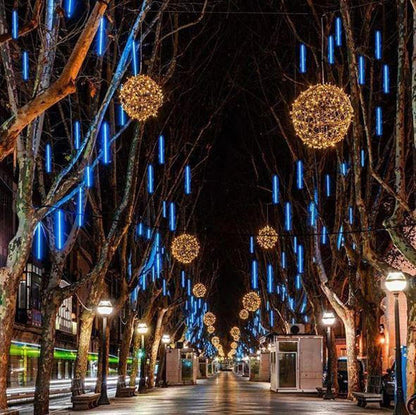 FrostDrop | Snowfall Garland Lights (Set of 8)