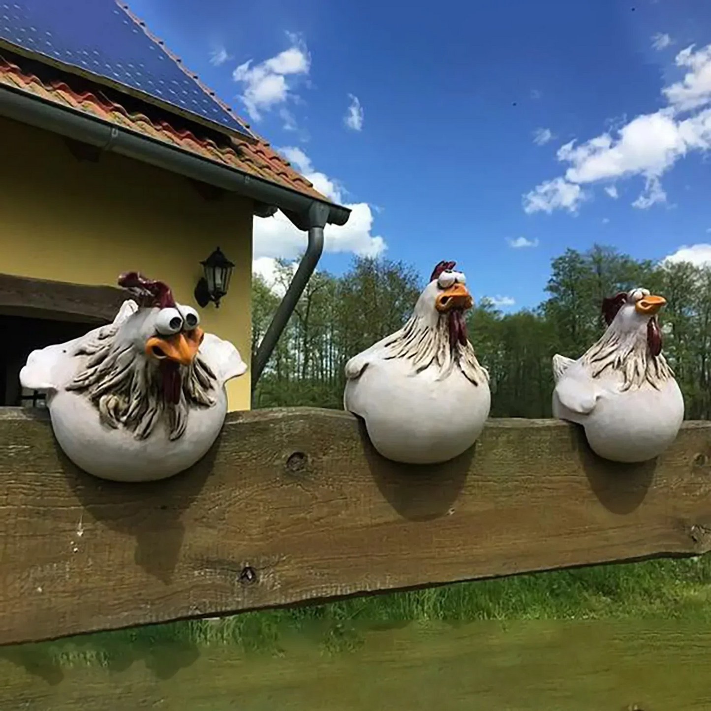 HenLaugh | Funny Chicken Fence Decoration – Resin Garden Statues