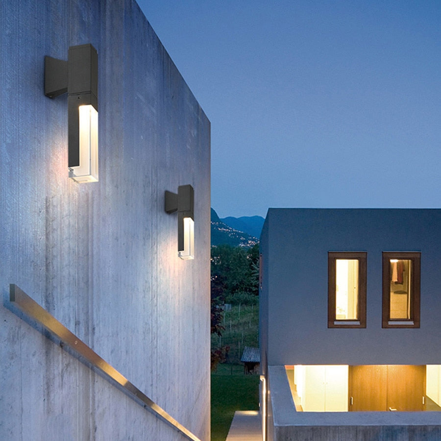 TwilightCast | Outdoor Double Wall Lamp